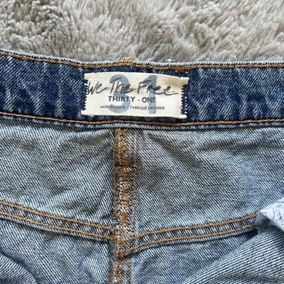 Free People We the Free Brea Cut Off Denim Jean Skirt Blue Raw Hem Size 31 - Picture 4 of 6